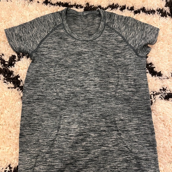 Grey Lulu Lemon swiftly tech - Picture 1 of 6